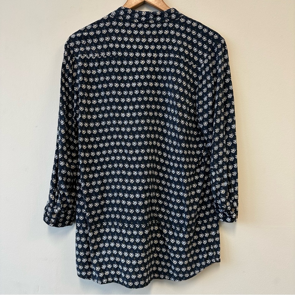 Elegant Navy Floral Blouse - Picture 7 of 8